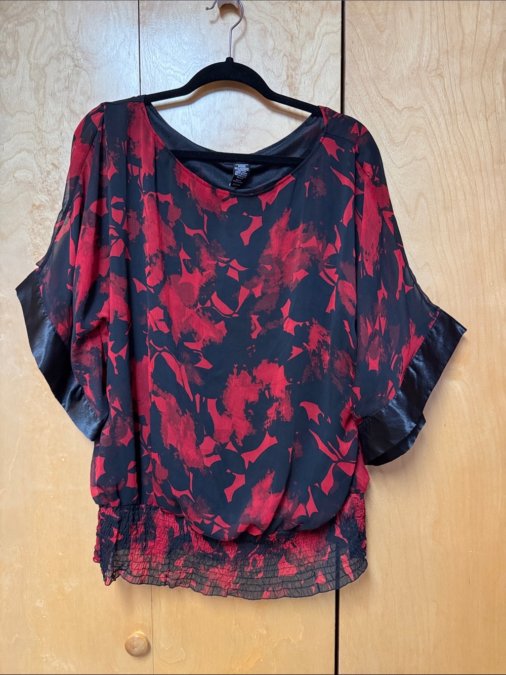 Apostrophe women top